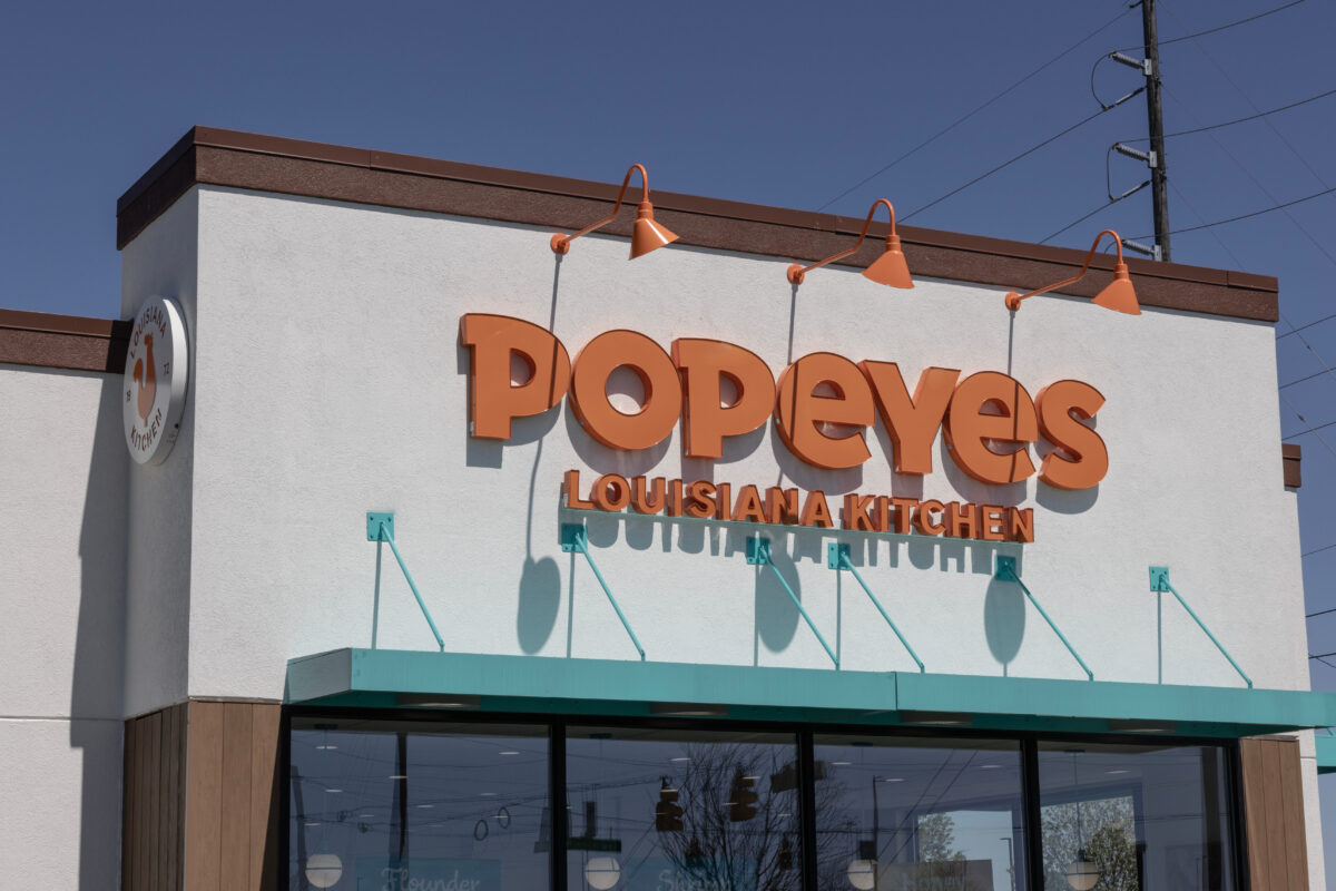 Indianapolis - April 13, 2024: Popeyes Louisiana Kitchen Fast Food Restaurant. Popeyes is known for its Cajun Style Fried Chicken.