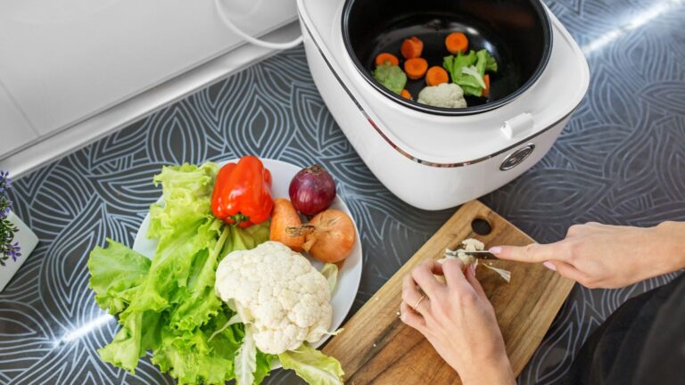 10 Easy Slow-Cooker Recipes With 6 Ingredients or Fewer