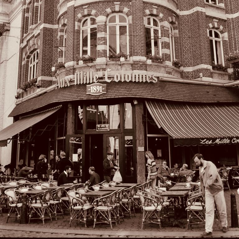 9 Restaurant Customs From the ’70s That Would Surprise Diners Today