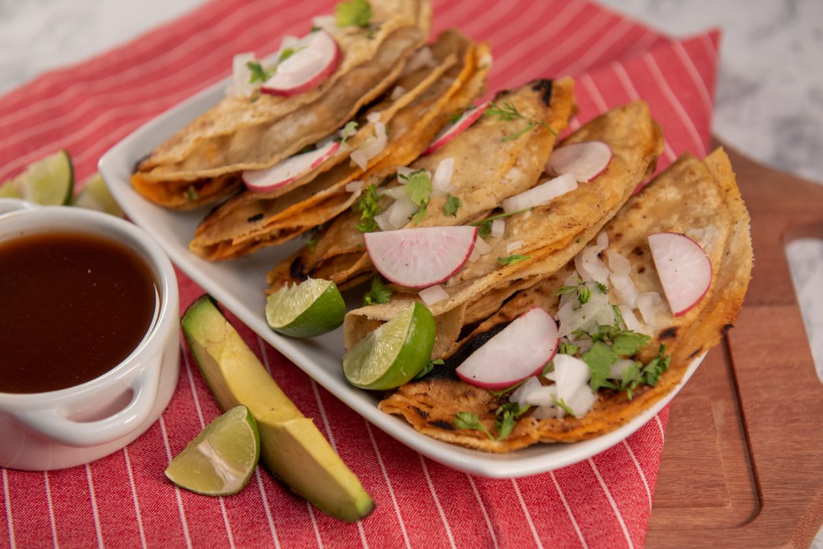 Mike’s Red Tacos Is Now Open in Pasadena, and Its Signature Birria Comes With a Dunkable Twist 1 A delicious serving of traditional Mexican tacos topped with radish and onion.