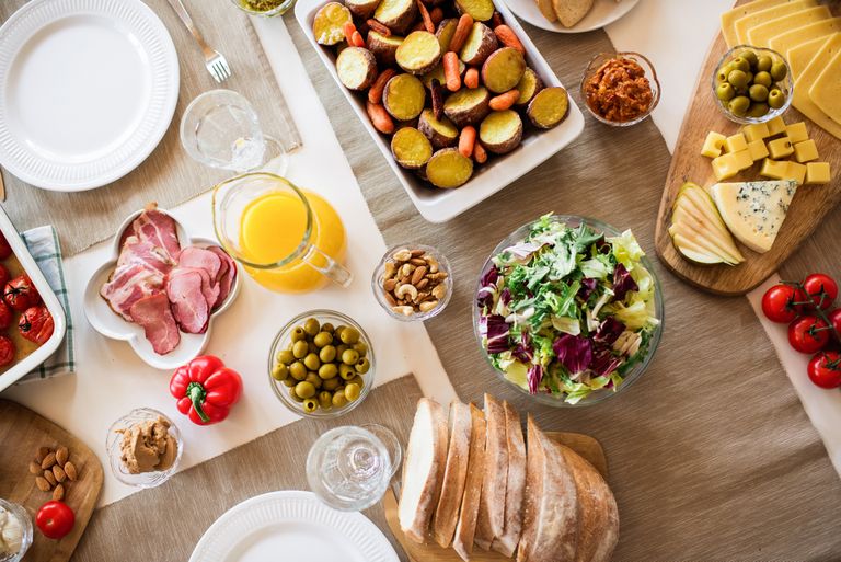 10 Potluck Dishes Every Midwesterner Recognizes