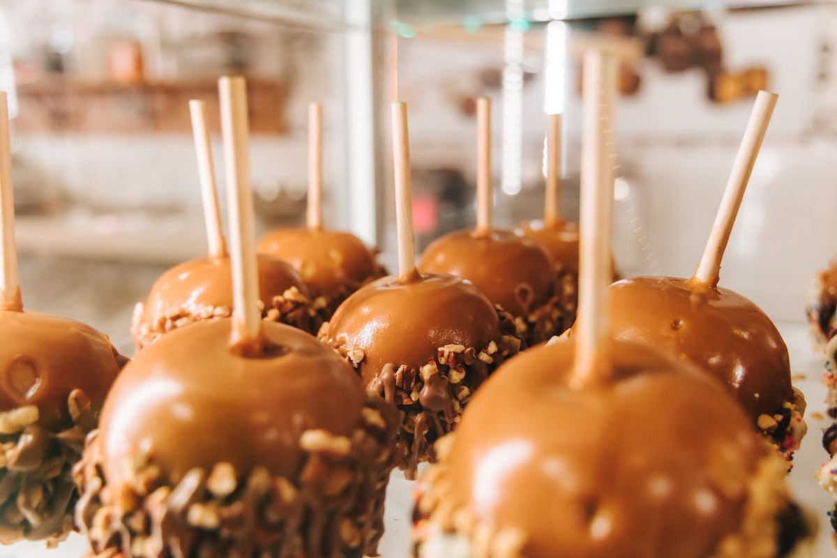 7 Worst Foods to Eat at a Halloween Party 1 Close-up of caramel apples with nuts on display in San Antonio.
