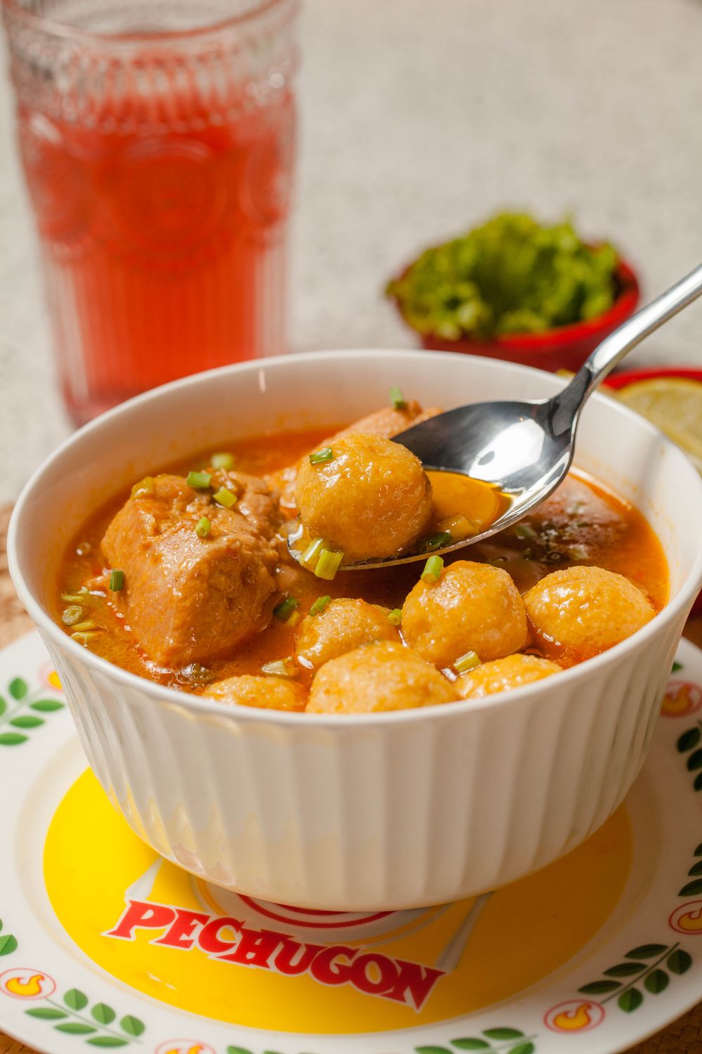 This Old-Fashioned Chicken and Dumplings Recipe Makes Staying In Sound Like a Very Good Plan 1 Delicious homemade chicken soup with dumplings in Asunción.