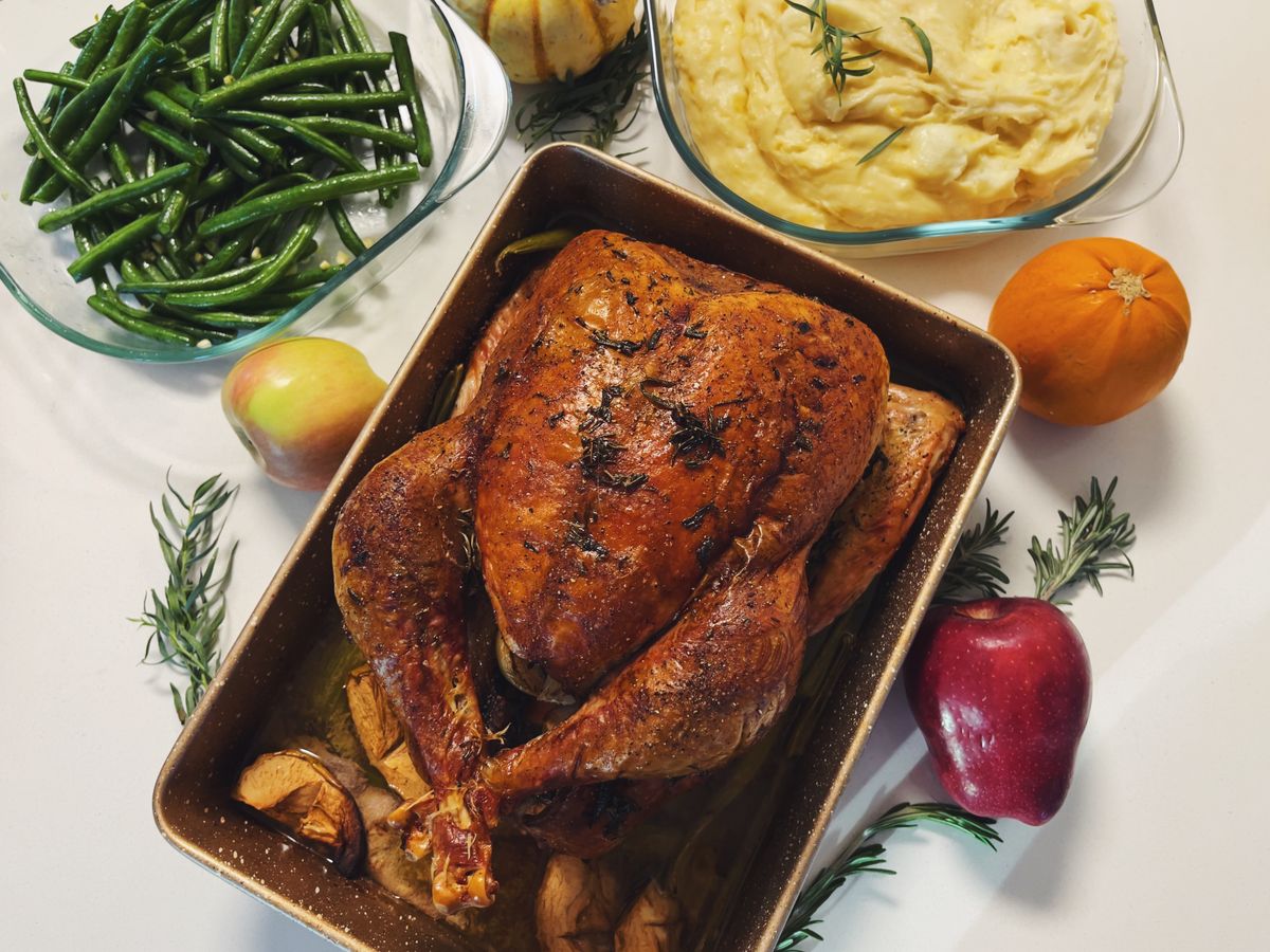 Popeyes’ Cajun-Style Turkey Is Back for Thanksgiving: How to Order One 1 Delicious Thanksgiving meal featuring a perfect roast turkey, sides of mashed potatoes and green beans.